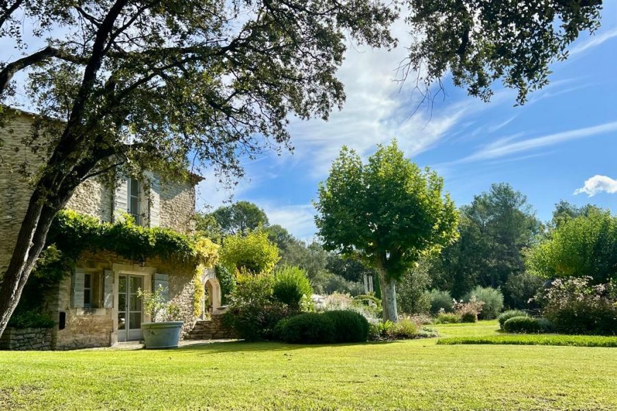 Le jardin du Mas des Lunes, maison de vacances avec piscine à louer dans le Luberon, Provence