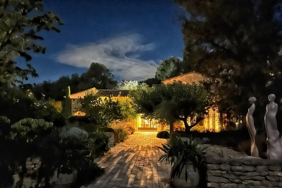Le Mas des Lunes de nuit, villa avec piscine à louer dans le Luberon, Provence